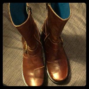 Espace brown leather boots